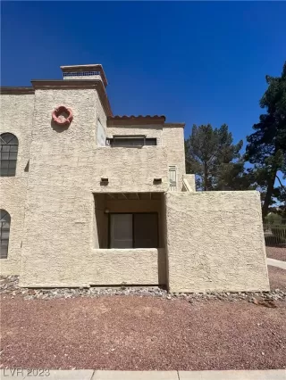 Photo #2: 2489315 Listing 