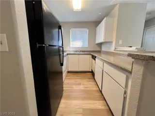 Photo #5: 2489315 Listing 