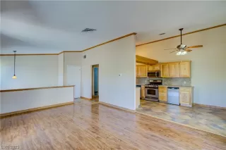 Photo #2: 2489349 Listing