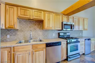 Photo #3: 2489349 Listing