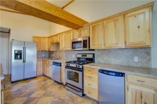 Photo #4: 2489349 Listing