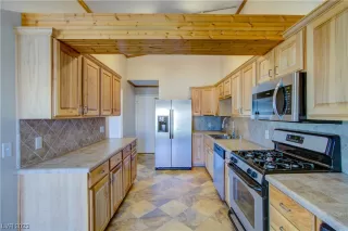 Photo #5: 2489349 Listing