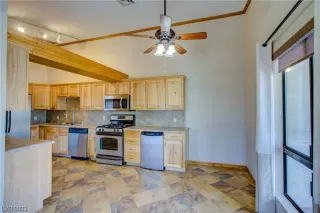 Photo #6: 2489349 Listing