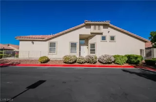 Photo #2: 2489351 Listing