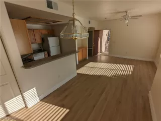 Photo #2: 2489376 Listing 