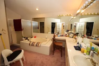 Photo #6: 2489378 Listing