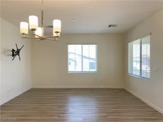 Photo #5: 2489379 Listing 