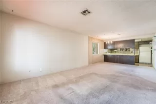 Photo #5: 2489381 Listing 