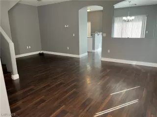 Photo #4: 2489431 Listing 