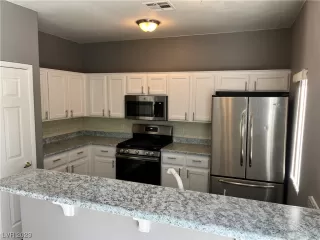 Photo #5: 2489431 Listing 