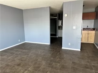 Photo #1: 2489432 Listing 