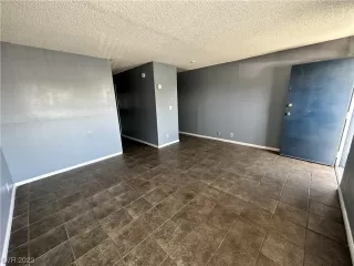 Photo #3: 2489432 Listing 