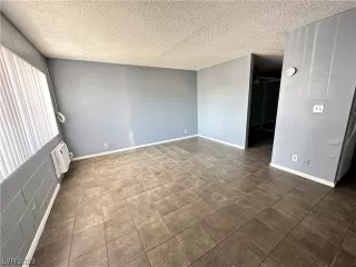 Photo #4: 2489432 Listing 