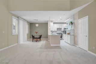 Photo #4: 2489459 Listing