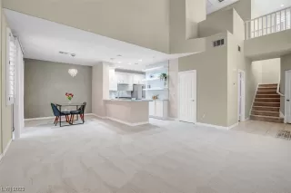 Photo #5: 2489459 Listing