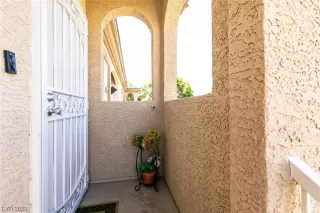 Photo #3: 2489463 Listing