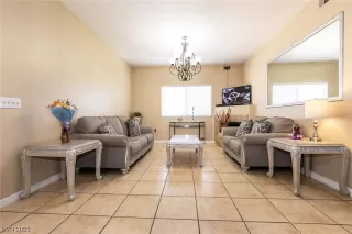 Photo #4: 2489463 Listing