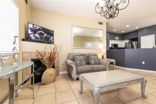 Photo #5: 2489463 Listing