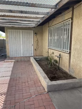 Photo #4: 2489468 Listing