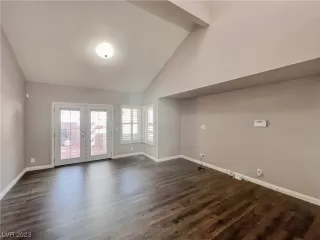 Photo #4: 2489499 Listing 