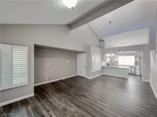 Photo #5: 2489499 Listing 