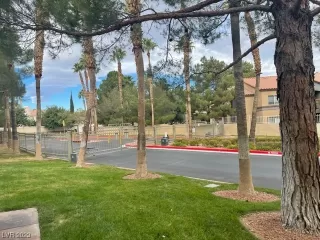 Photo #2: 2489518 Listing 