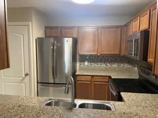 Photo #3: 2489518 Listing 