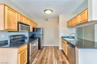 Photo #5: 2489534 Listing 