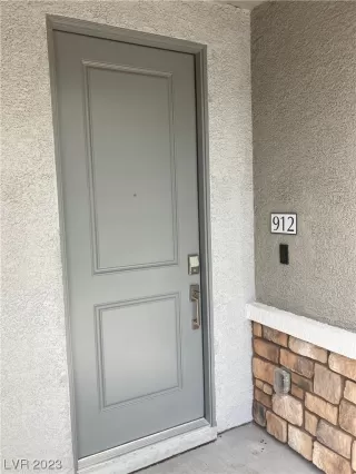 Photo #2: 2489581 Listing