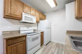 Photo #2: 2489600 Listing