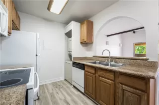 Photo #3: 2489600 Listing