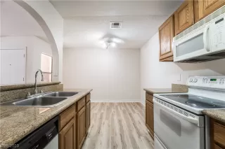 Photo #4: 2489600 Listing