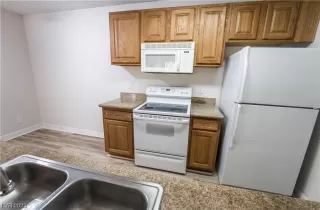 Photo #5: 2489600 Listing