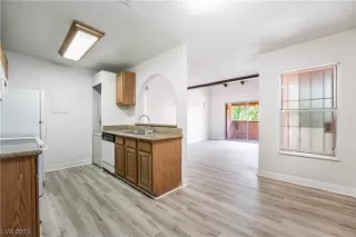 Photo #6: 2489600 Listing