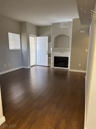 Photo #4: 2489625 Listing