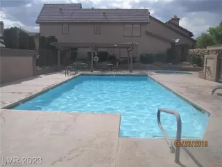 Photo #3: 2489661 Listing