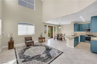 Photo #4: 2489665 Listing