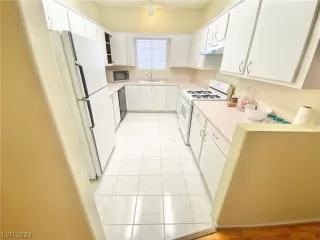 Photo #3: 2489678 Listing 
