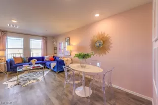 Photo #5: 2489702 Listing