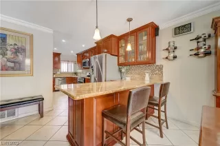 Photo #4: 2489703 Listing