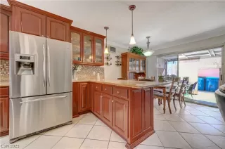 Photo #5: 2489703 Listing