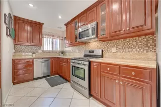 Photo #6: 2489703 Listing