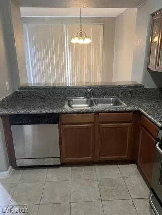 Photo #3: 2489705 Listing 