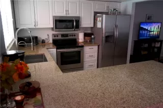 Photo #5: 2489709 Listing