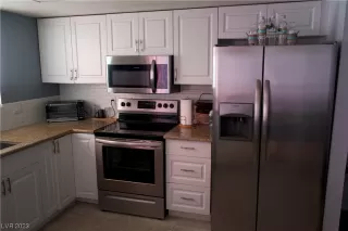 Photo #6: 2489709 Listing