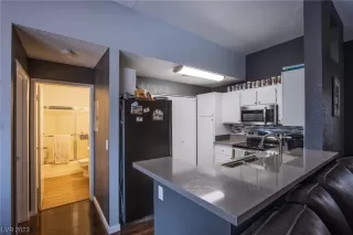 Photo #5: 2489715 Listing