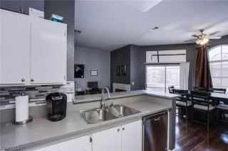 Photo #6: 2489715 Listing