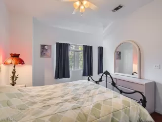 Photo #5: 2489741 Listing