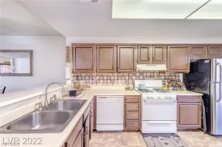 Photo #5: 2489747 Listing 