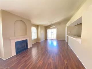 Photo #2: 2489781 Listing 